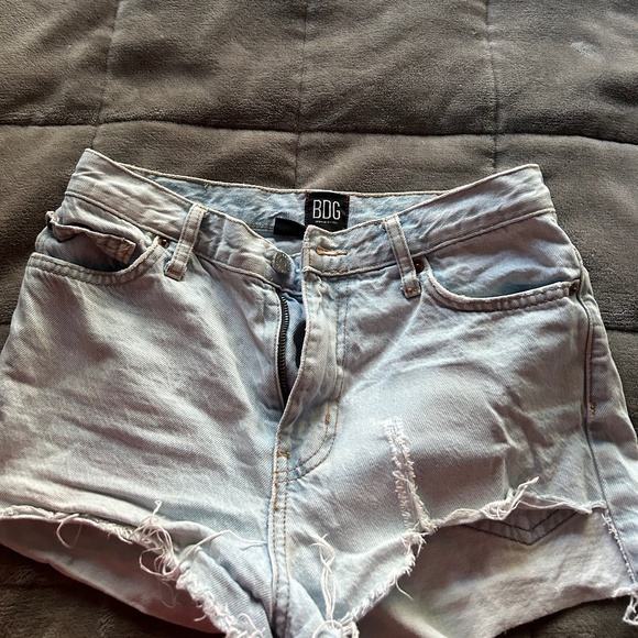 urban outfitters bdg Girlfriend High-Waisted Denim Short -Light Blue